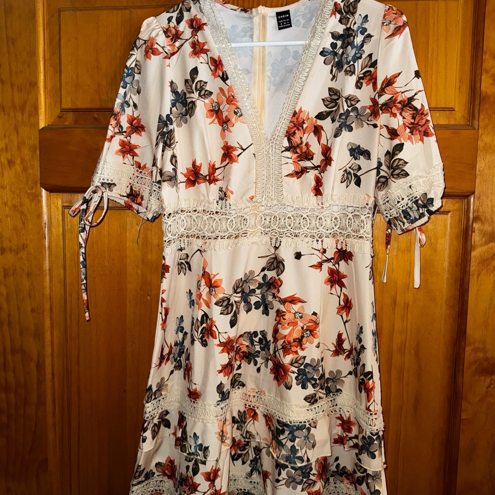 SHEIN Floral Lace-Trimmed Dress
